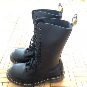 Classic Dr. martens black boots in good condition